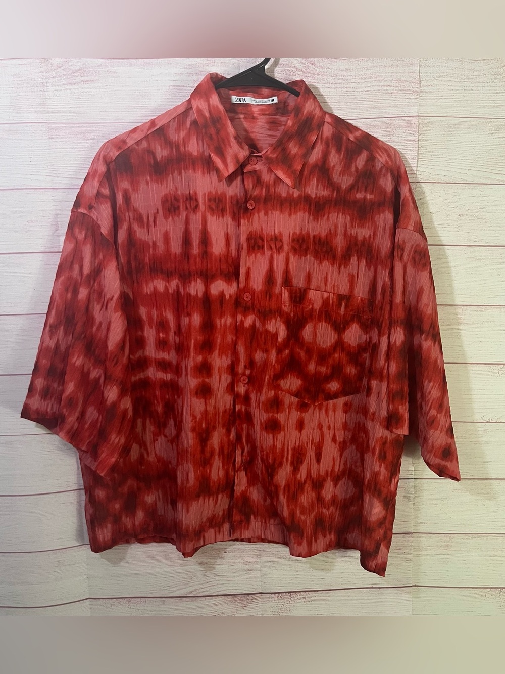 Zara Red Abstract Collared Neckline Short Sleeve Button Down‎ Medium